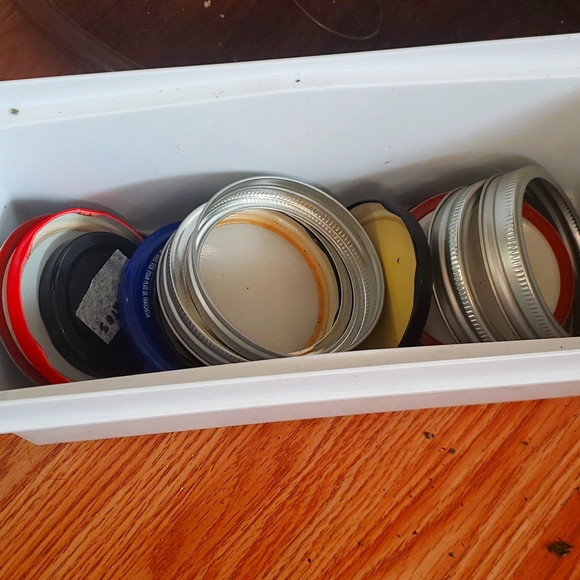 Jar lids - Picture 1 of 1